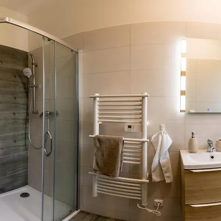 Krumlovské Rozcestí 4*