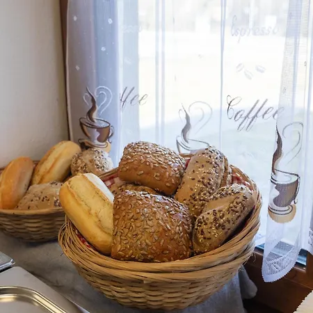 Krumlovské Rozcestí 4*